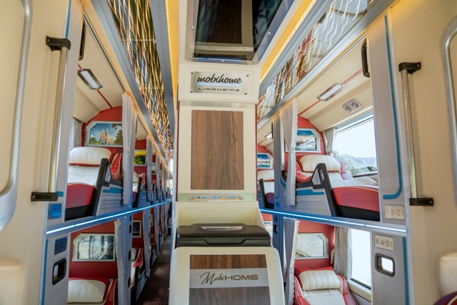 Luxury Sleeper Bus photo 2